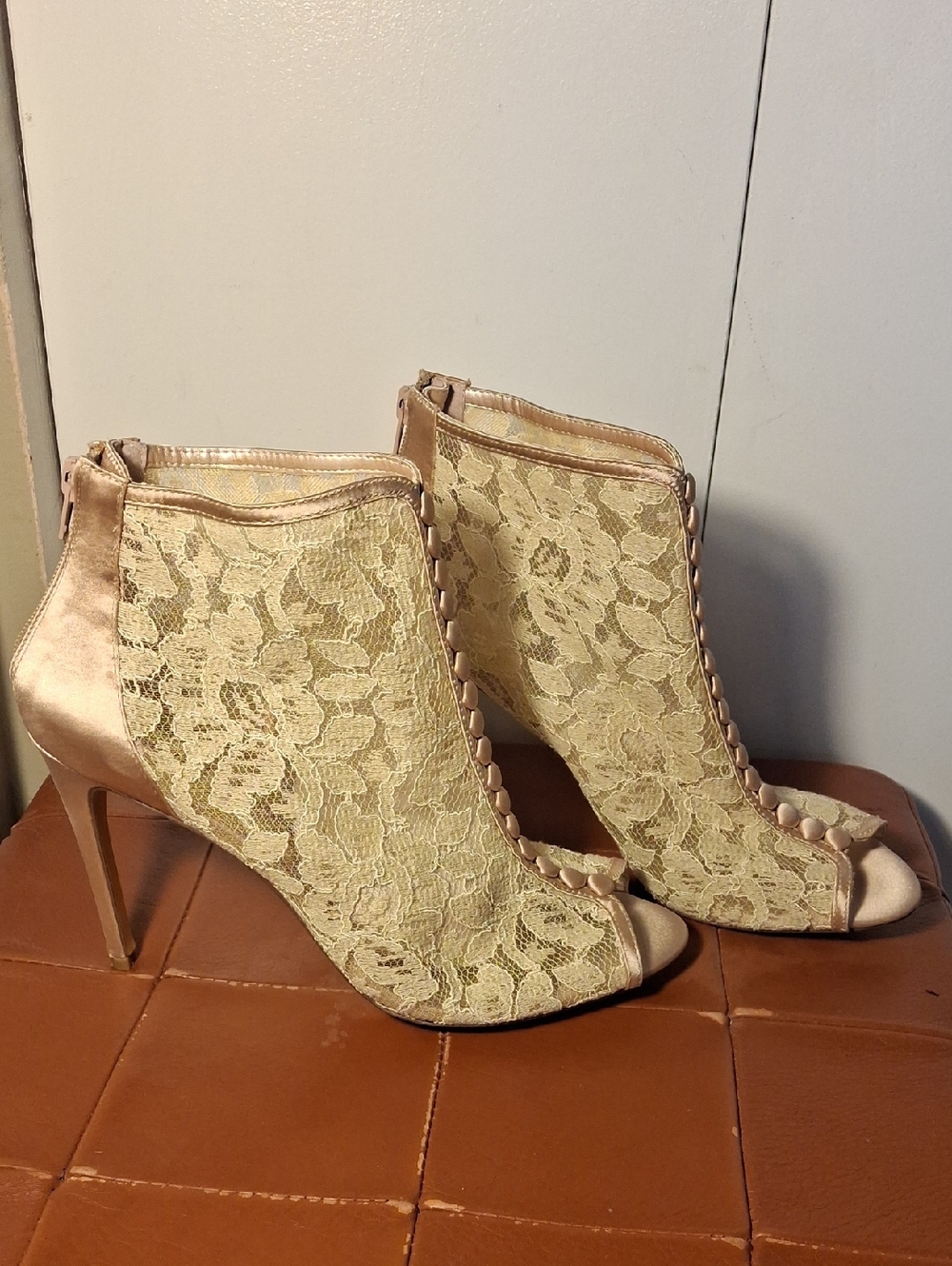 Audrey Brooke Lace/Satin Heels In Ivory
